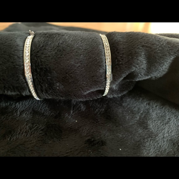 Chelsea Hill Stainless Steel hoop earrings - Picture 3 of 6